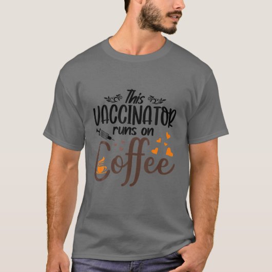 T-shirt Vaccinateur Fonctionne Sur Café - Vaccin Drôle (Devant)