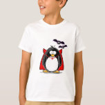 T-shirt Vampire Penguin<br><div class="desc">Soyez un peu éffrayant avec cet adorable manchot de vampire à thème Dracula. Ce pingouin comporte de mignons petits crocs et deux chauves-souris souriantes volant à proximité. Montre ton bonheur d'Halloween !</div>
