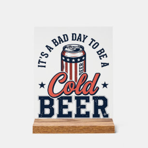 T-shirt vectoriel vintage de bière froide patrioti