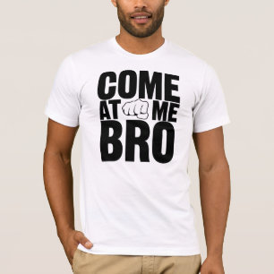 T-shirt Venez à moi lettres noires de Bro avec la chemise