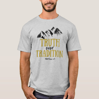 T-shirt Vérité au-dessus de chemise de tradition