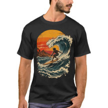 Vétéran du surf chevauchant la vague du coucher du