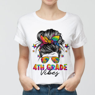 T-shirt Vibes de 4e année Messy Hair Bun Girl Retour à l'é
