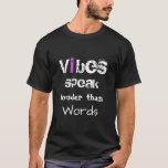 T-shirt *~* Vibes DO-IT-YOURSELF Noires Parlent Plus Fort<br><div class="desc">* LES VIBES PARLENT PLUS FORT QUE LES MOTS Black Men's Décontracté Modern Men's Runner Fitness T-Shirt - DO-IT-YOURSELF Changer la couleur du texte *La police est blanche avec une lettre MAGENTA "i". La couleur des mots peut changer ainsi que la couleur de la lettre "i". Le style de certaines...</div>