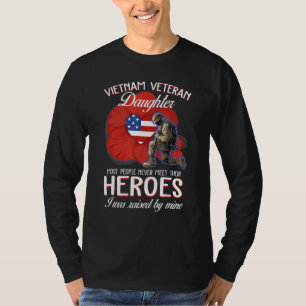 T-shirt Vietnam Vétérinaire Fille J'Ai Été Élevée Par La M