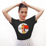 T-Shirt vintage Glam Pin-Up - Retro Comic Pop Art<br><div class="desc">Ajoutez un peu de charme rétro à votre garde-robe avec ce T-shirt fille unique en pin-up. Doté d'un modèle de maillot de bain amusant de style comique contre l'emblématique Composition No. 4 de Mondrian, ce tee mélange l'art classique et l'art abstrait dans des détails haute résolution. Parfait pour les amateurs...</div>