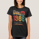 T-shirt Vintage Né En 1986 Anniversaire Année Mariage A<br><div class="desc">Vintage Né En 1986 Anniversaire Année Fête Mariage Anniversaire 1</div>