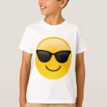 T-shirt Visage souriant avec lunettes de soleil Cool Emoji<br><div class="desc">Un visage souriant et portant des lunettes de soleil foncées. Est utilisé pour désigner un sens du cool. Emoji amusant pour tous.</div>