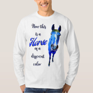 T-shirt Voici un cheval d'une couleur différente en bleu