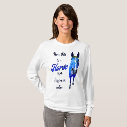 T-shirt Voici un cheval d'une couleur différente en bleu (Devant entier)