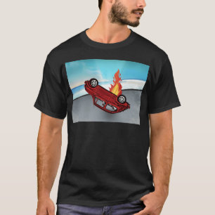 T-shirt Voiture renversée et écrasée en feu sur la route f