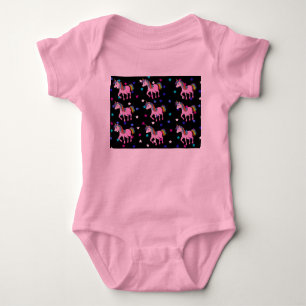 T-shirt voor zuigelingen met een schattig design.