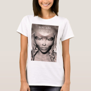 T-shirt Vous êtes unique. Femme en masque de masquerade