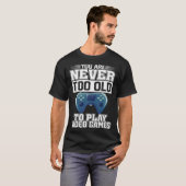 T-shirt Vous N'Êtes Jamais Trop Ancien Pour Jouer À Des Je (Devant entier)