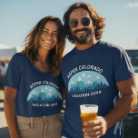 T-shirt Voyage de ski Custom Colorado Nom de la ville Blue<br><div class="desc">T-shirts famille assortis customisés pour votre escapade ski dans les montagnes du Colorado pendant vos vacances d'hiver. Ce tee-shirt de ski cool présente un joli dessin de montagnes enneigées et un paysage bleu. Un grand t-shirt nature pour une famille aimante en plein air pour leur expédition nature.</div>