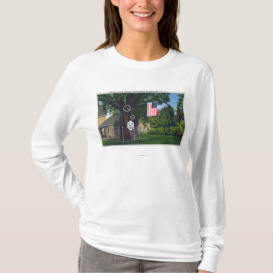 T-shirt Vue de ferme d'arbre historique de faux