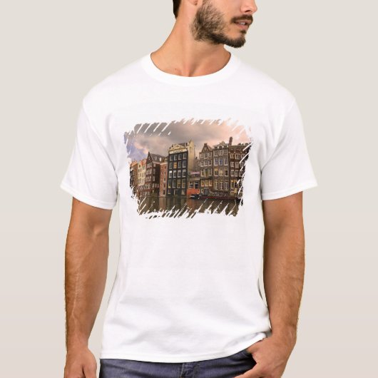 T-shirt Vue de l'architecture unique et à pignon (Devant)