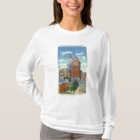 Vue de tour de bâtiment et de voyageurs de