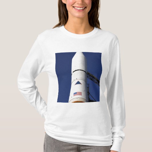T-shirt Vue du cône avant de la fusée Delta IV (Devant)