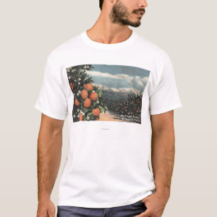 T-shirt Vue d'un verger orange avec des montagnes