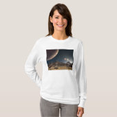 T-shirt Vue d'une lune hypothétique en orbite (Devant entier)
