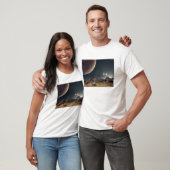T-shirt Vue d'une lune hypothétique en orbite (Unisexe)