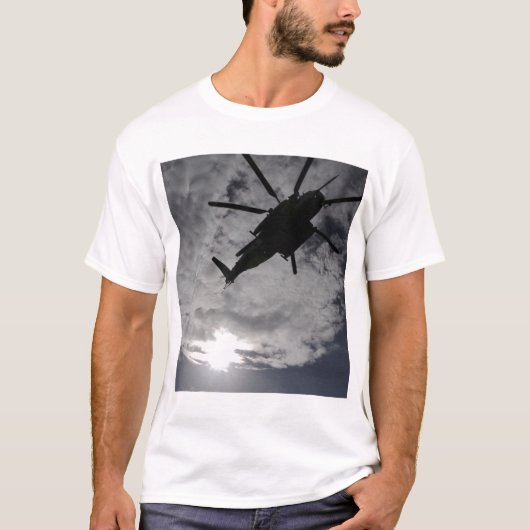 T-shirt Vue en angle faible d'un CH-53E (Devant)
