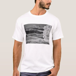 T-shirt Vue en noir et blanc d'une route sinueuse