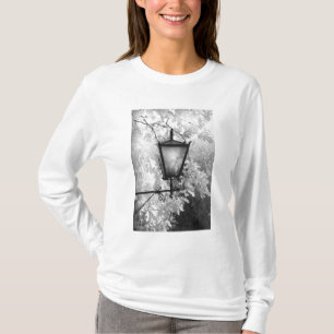 T-shirt Vue noir et blanc d'une applique lumineuse