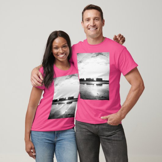 T-shirt Vue Sur La Plage Avec Réflexions Et Skyscr (Unisexe)