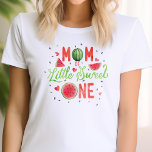 T-shirt Watermelon été 1er anniversaire, maman<br><div class="desc">Célébrez le premier anniversaire de votre petite fille en style avec le T-shirt de la maman de PIxeliaDesigns "Watermelon Summer 1st Birthday." Décoré d'un design de melon rouge aquarelle dynamique et accentué par la calligraphie géante verte citron, ce t-shirt est un choix parfait pour les mamans qui cherchent à ajouter...</div>