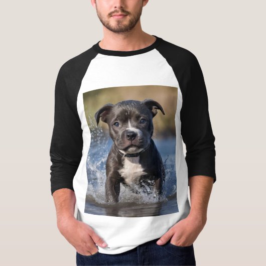 T-shirt "Wave Chaser : Un chiot robuste en jeu dans l'océa (Devant)