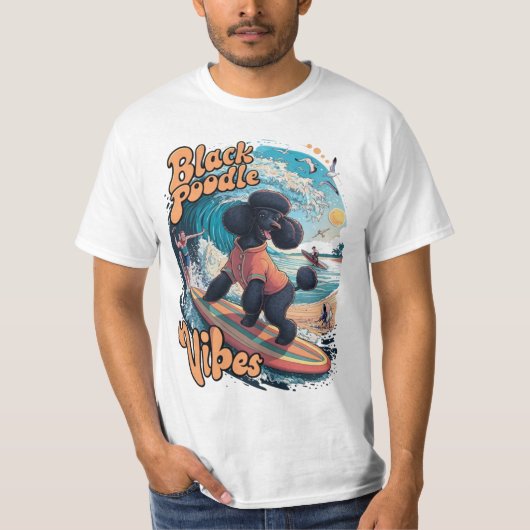 T-shirt Wave Rider : Un caniche noir Surf Adventure (Devant)