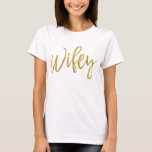 T-shirt Wifey Gold Foil Typographie Chemise<br><div class="desc">T-Shirt de Wifey Gold Foil Typography pour une jeune mariée à porter sur sa lune de miel.</div>