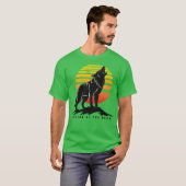 T-shirt Wof howling at the moon (Devant entier)