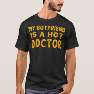 T-shirt Womens My Boyfriend Est Un Docteur VNeck
