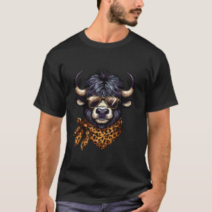 T-shirt Yak portant une écharpe léopard animal portant des