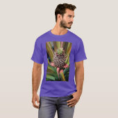 T-shirt Young pineapple growing under the tropical sun (Devant entier)