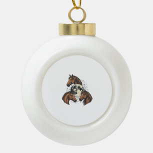 T-shirtontwerp met antieke gegraveerde paard maan  keramische bal ornament