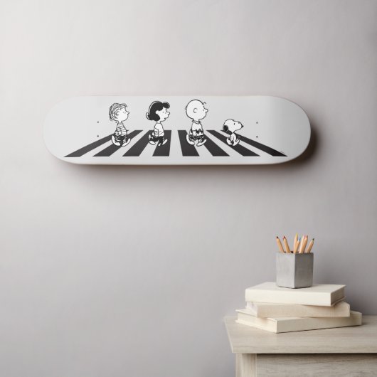 T - shirts | Groep Walk Skateboard (Muurkunst (Horizontaal))
