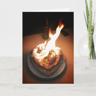 Taart in brand verjaardagskaart kaart