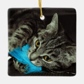 Tabby Cat met Veer van Shirley Taylor Keramisch Ornament (Voorkant)