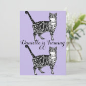 Tabby Cat Purple Art 60e anniversaire Invitation (Debout devant)