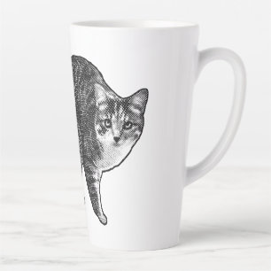 Tabby in de gloed van sneeuwlicht latte mok