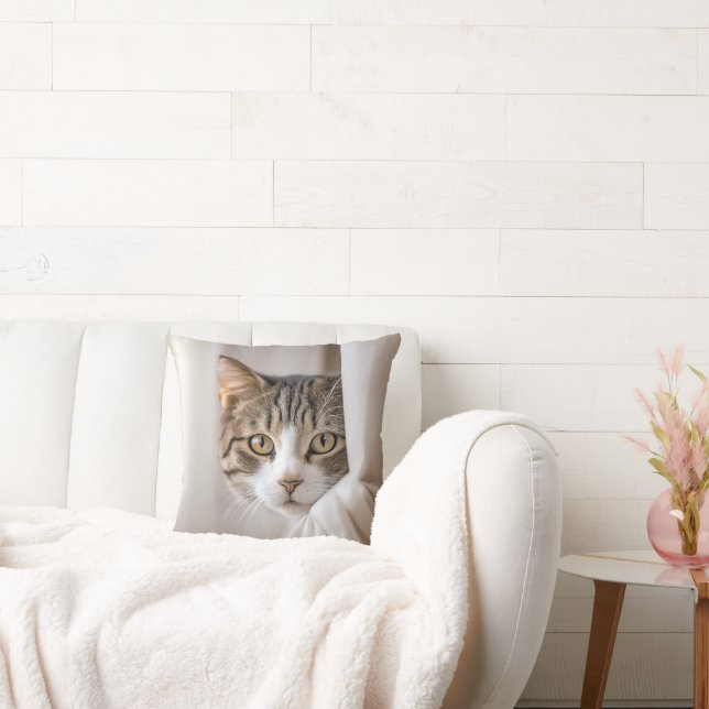 Tabby kat in gordijnen kussen (Bank)