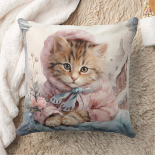 Tabby kitten gekleed in roze kussen