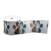 Tabby Kitten in een Waterverf Paw Print Lint (Spoel)