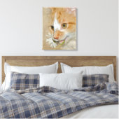 Tabby kitten met madeliefje canvas afdruk (Insitu (Slaapkamer))