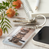 Tabby Kitten op tafel Sleutelhanger (Voorkant Rechts)