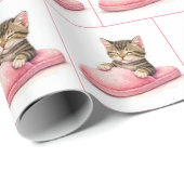 Tabby Kitten Sleeping in a Pink Slipper Cadeaupapier (Rol Hoek)